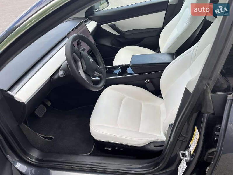 Седан Tesla Model 3 2020 в Шепетовке