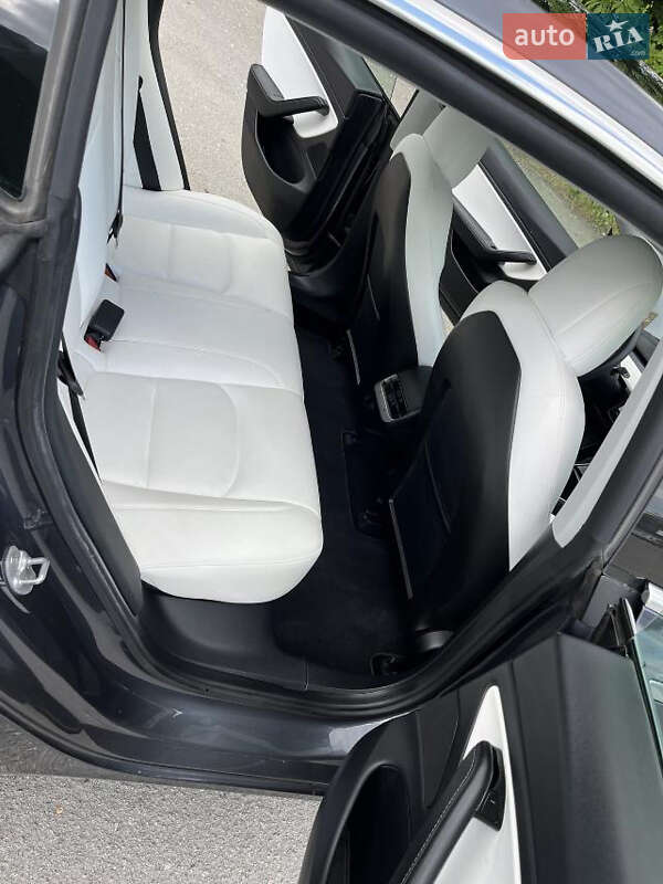 Седан Tesla Model 3 2020 в Шепетовке