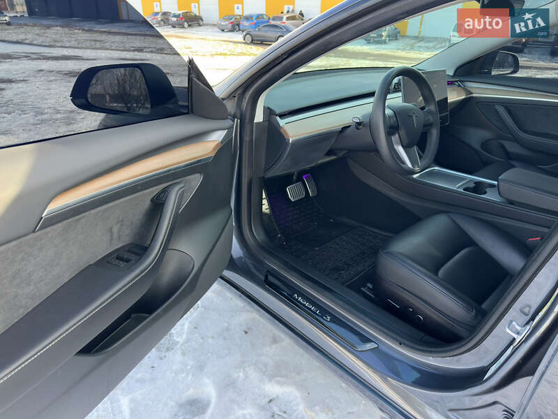 Седан Tesla Model 3 2023 в Черкассах