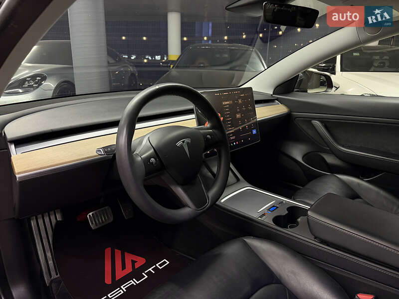Седан Tesla Model 3 2021 в Одессе