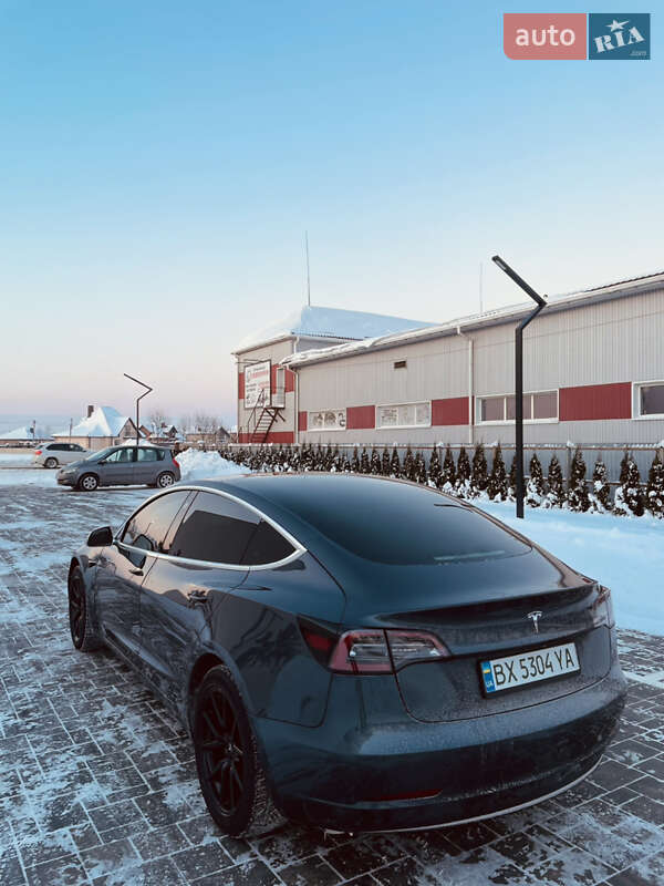 Седан Tesla Model 3 2019 в Луцке