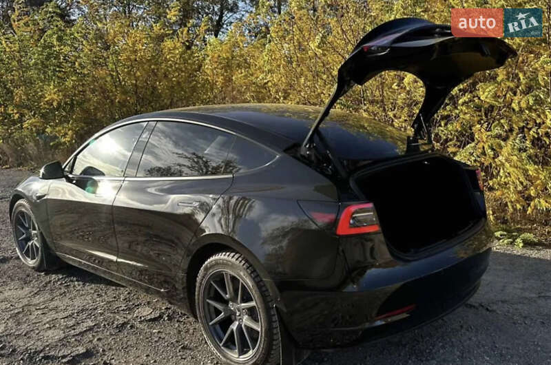 Седан Tesla Model 3 2022 в Тернополе