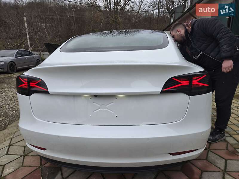 Седан Tesla Model 3 2019 в Снятине