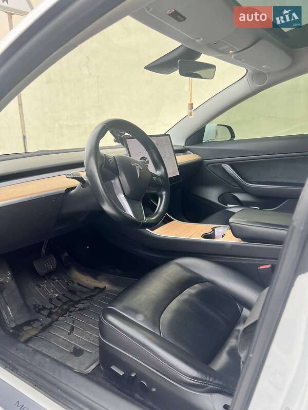 Седан Tesla Model 3 2017 в Львові