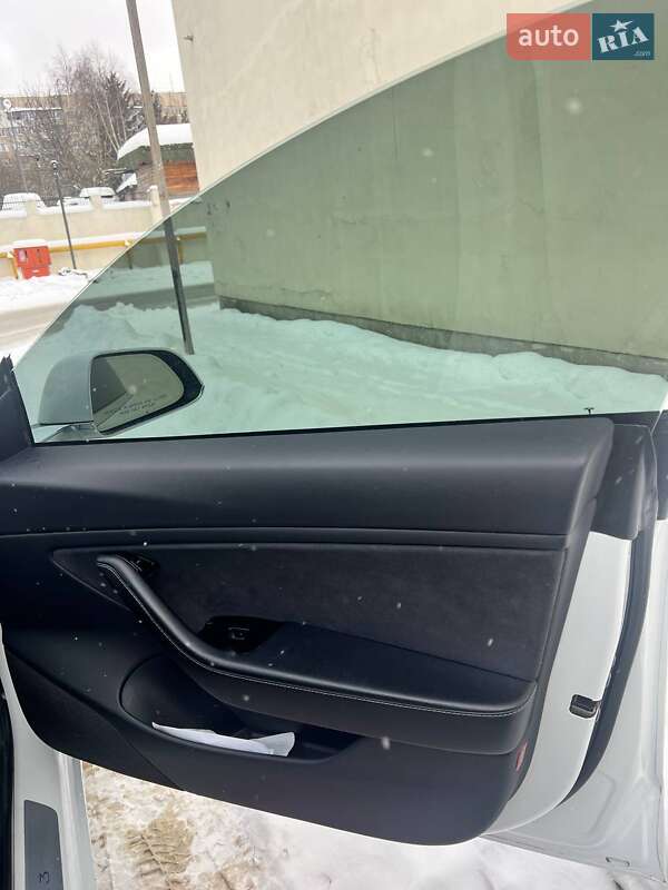 Седан Tesla Model 3 2017 в Львові