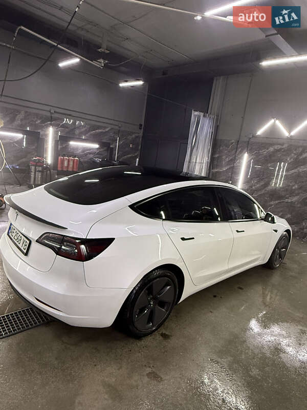 Седан Tesla Model 3 2023 в Києві