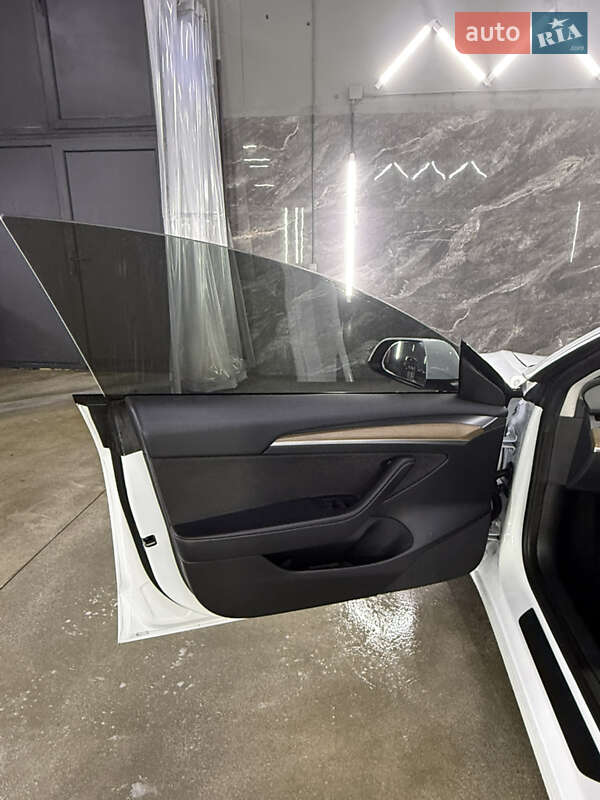 Седан Tesla Model 3 2023 в Києві