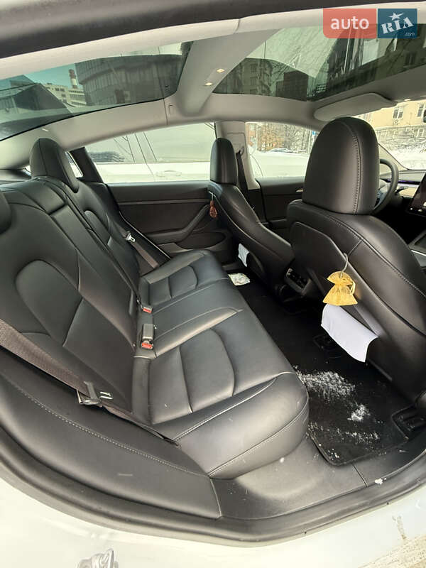 Седан Tesla Model 3 2023 в Києві