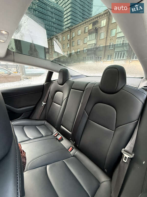 Седан Tesla Model 3 2023 в Києві