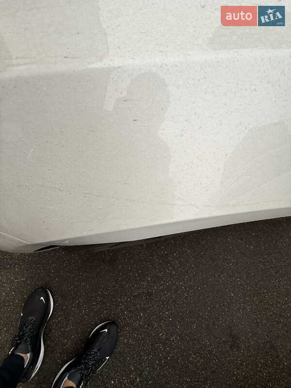 Седан Tesla Model 3 2023 в Києві