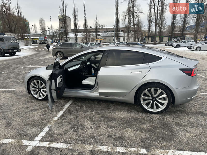 Седан Tesla Model 3 2018 в Киеве