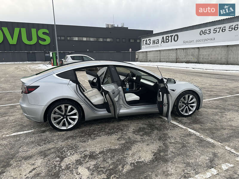Седан Tesla Model 3 2018 в Киеве