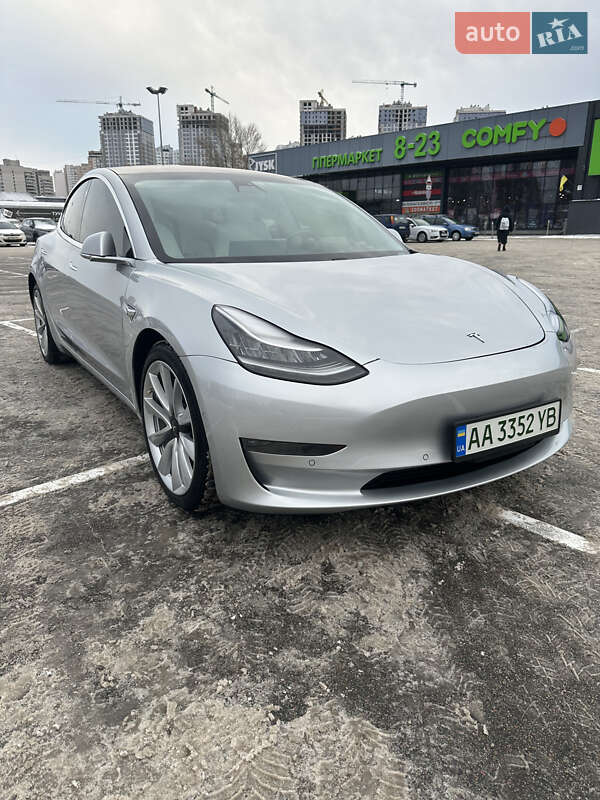 Седан Tesla Model 3 2018 в Киеве