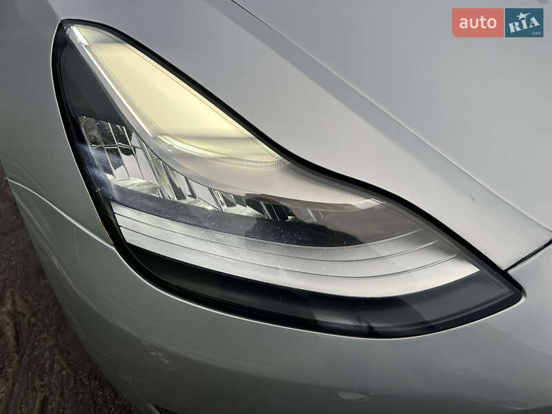 Седан Tesla Model 3 2018 в Киеве