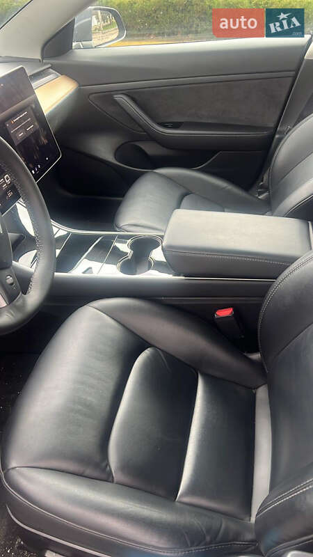 Седан Tesla Model 3 2020 в Днепре