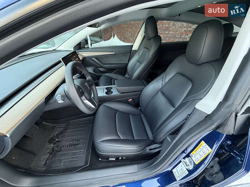 Седан Tesla Model 3 2023 в Днепре