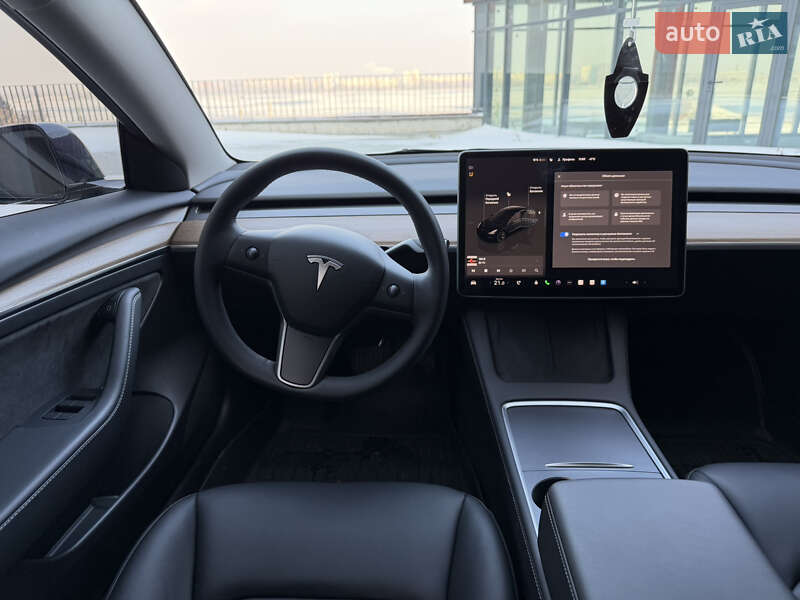 Седан Tesla Model 3 2023 в Днепре