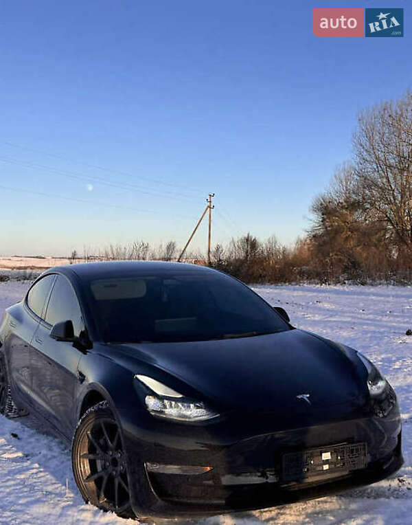 Седан Tesla Model 3 2021 в Киеве