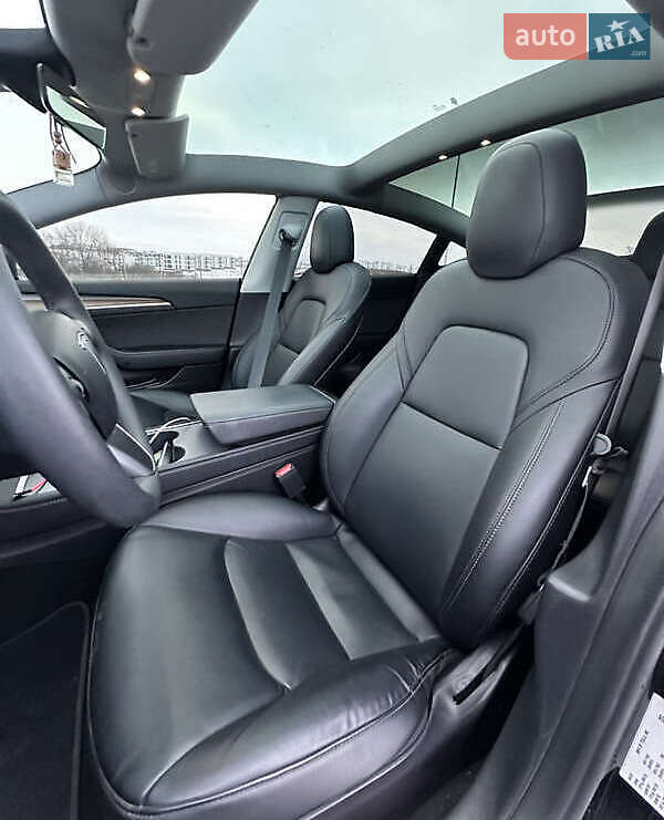 Седан Tesla Model 3 2021 в Киеве