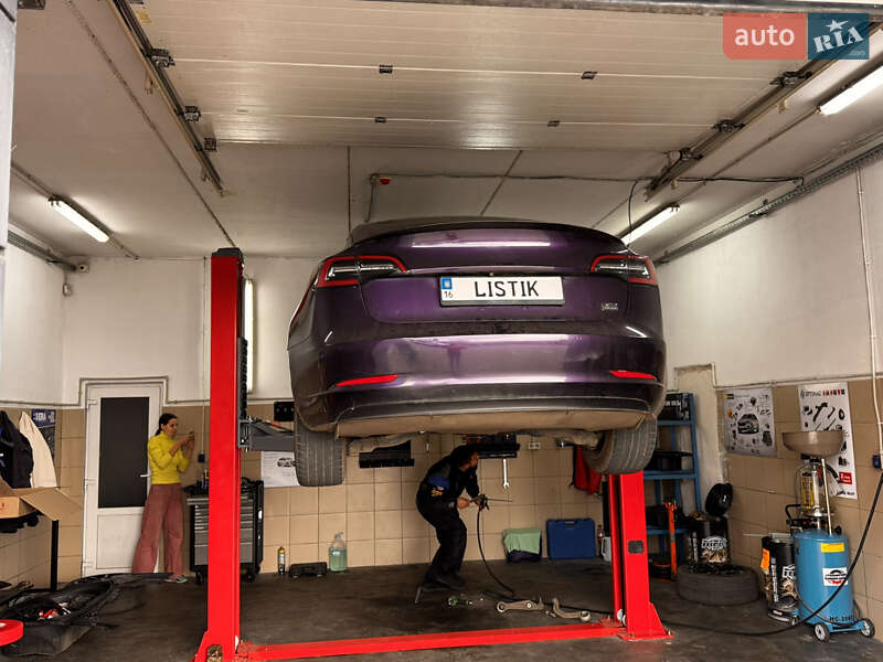 Седан Tesla Model 3 2018 в Черноморске