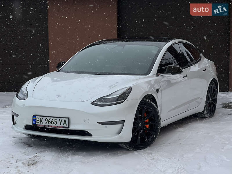 Седан Tesla Model 3 2019 в Ровно