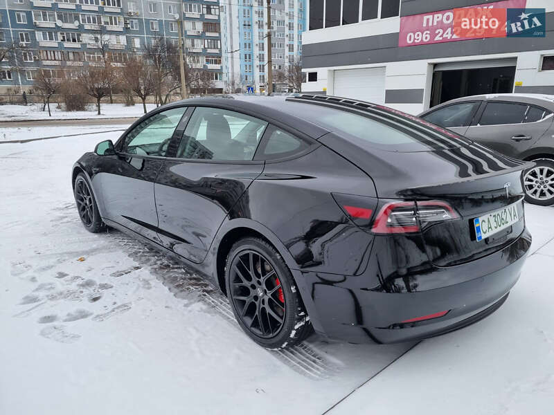 Седан Tesla Model 3 2021 в Черкасах