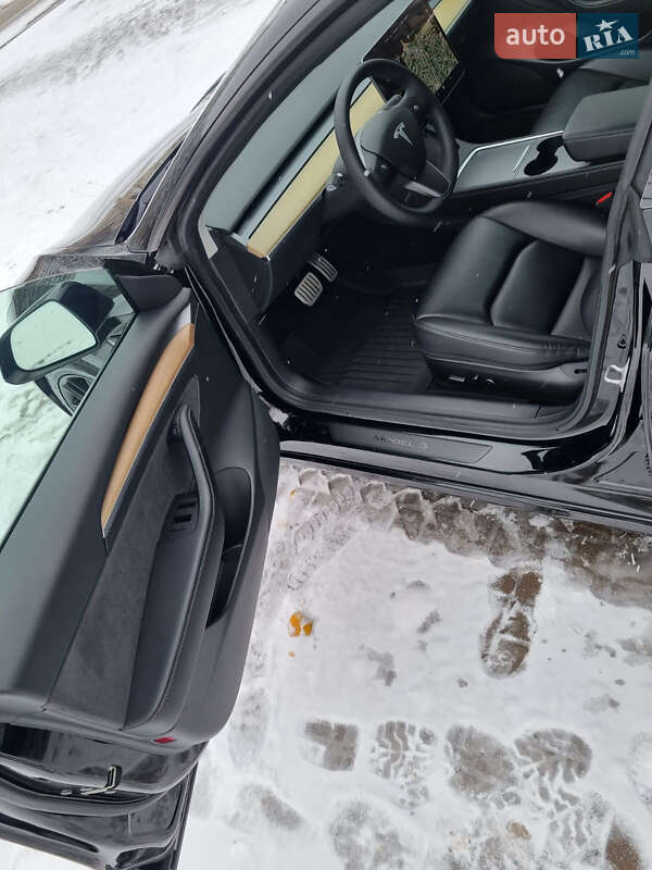 Седан Tesla Model 3 2021 в Черкасах