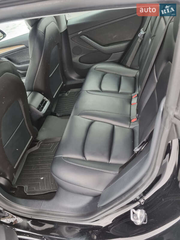 Седан Tesla Model 3 2021 в Черкасах