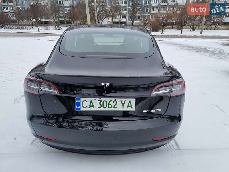 Седан Tesla Model 3 2021 в Черкасах