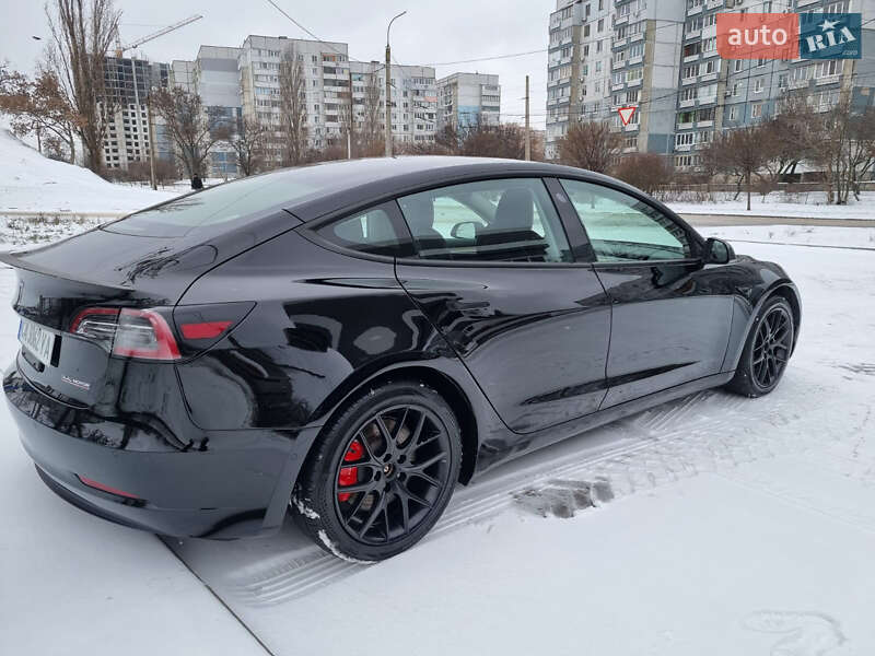 Седан Tesla Model 3 2021 в Черкасах