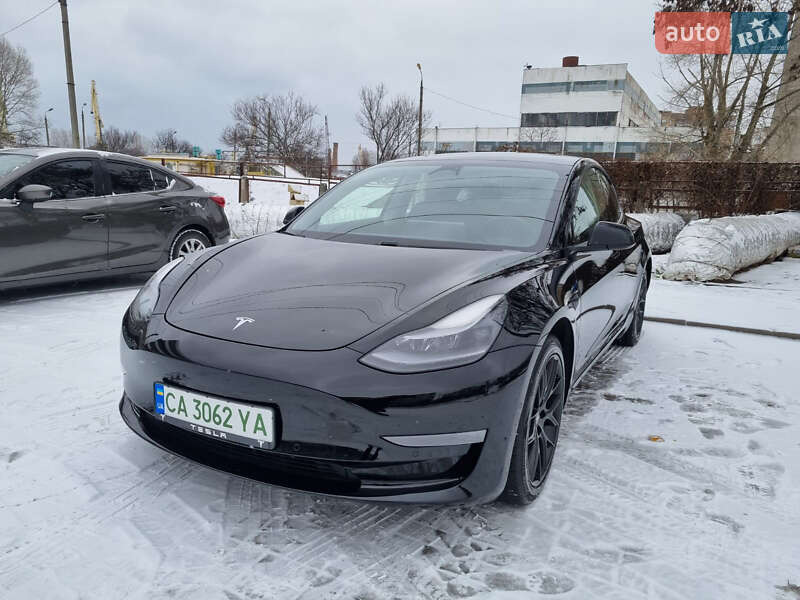 Седан Tesla Model 3 2021 в Черкасах