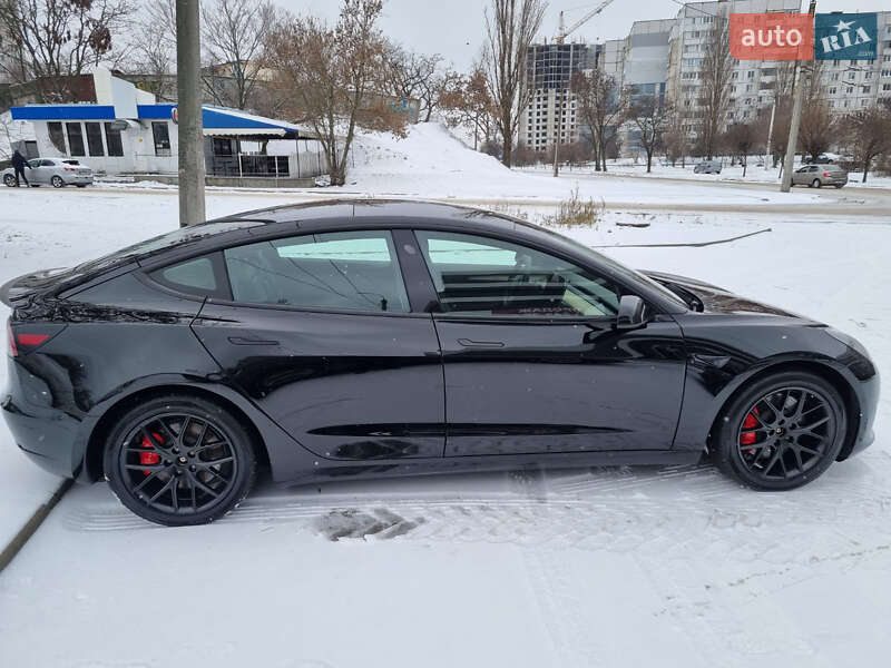 Седан Tesla Model 3 2021 в Черкасах