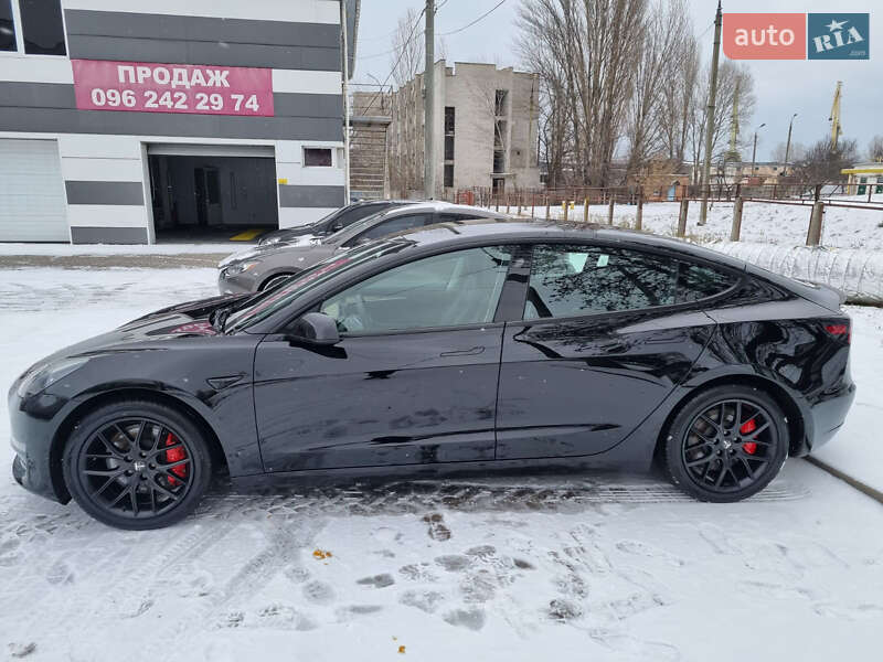 Седан Tesla Model 3 2021 в Черкасах