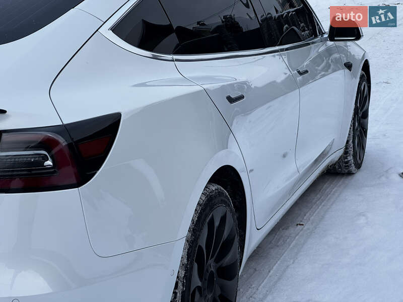 Седан Tesla Model 3 2019 в Киеве