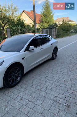 Седан Tesla Model 3 2021 в Львові