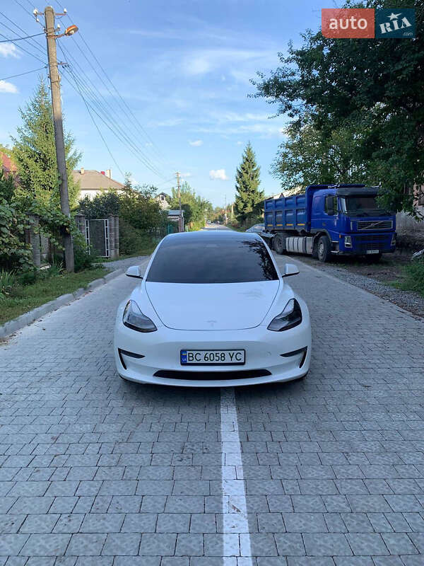 Седан Tesla Model 3 2021 в Львові