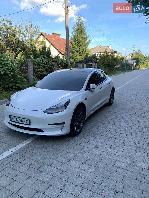 Седан Tesla Model 3 2021 в Львове