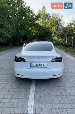 Седан Tesla Model 3 2021 в Львові