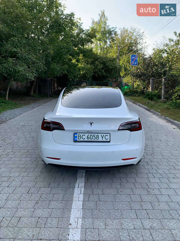 Седан Tesla Model 3 2021 в Львові