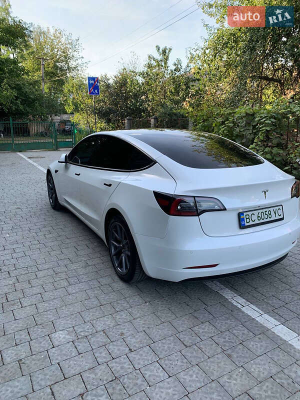Седан Tesla Model 3 2021 в Львові