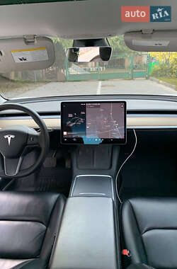Седан Tesla Model 3 2021 в Львові