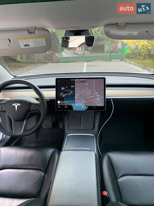 Седан Tesla Model 3 2021 в Львові