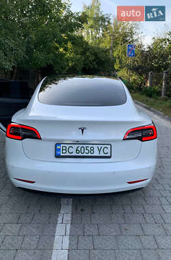 Седан Tesla Model 3 2021 в Львові