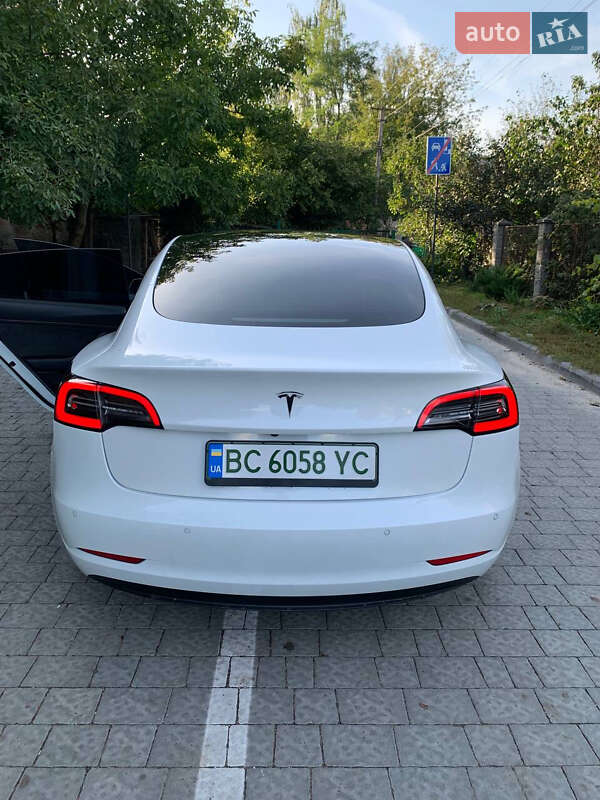 Седан Tesla Model 3 2021 в Львові