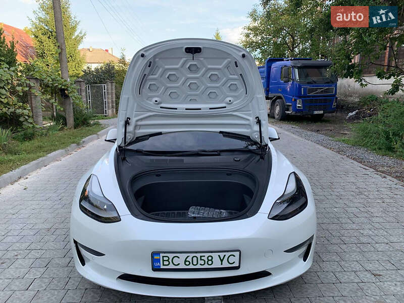 Седан Tesla Model 3 2021 в Львові