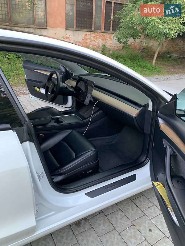 Седан Tesla Model 3 2021 в Львові