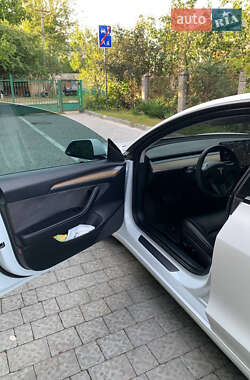 Седан Tesla Model 3 2021 в Львові