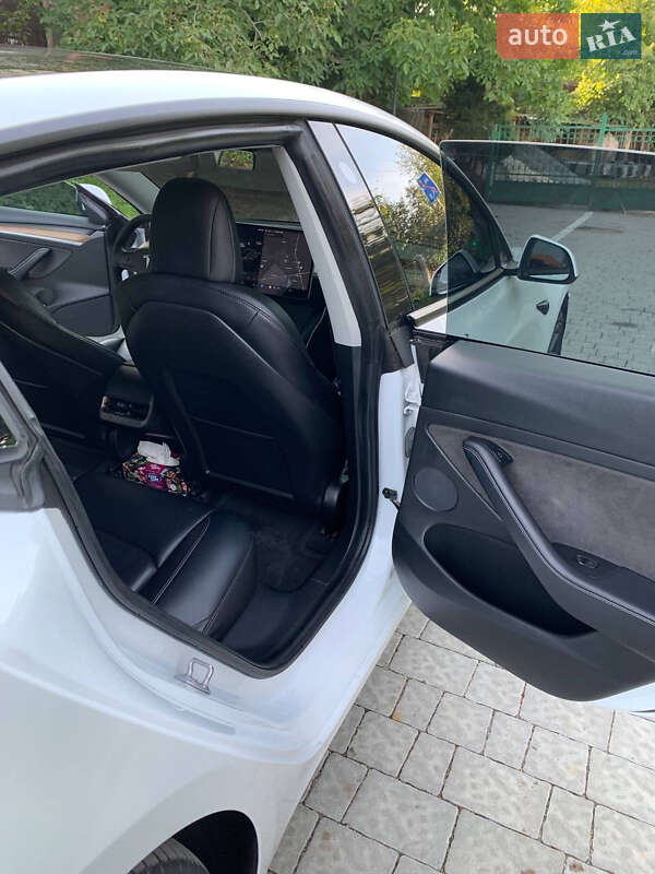 Седан Tesla Model 3 2021 в Львові