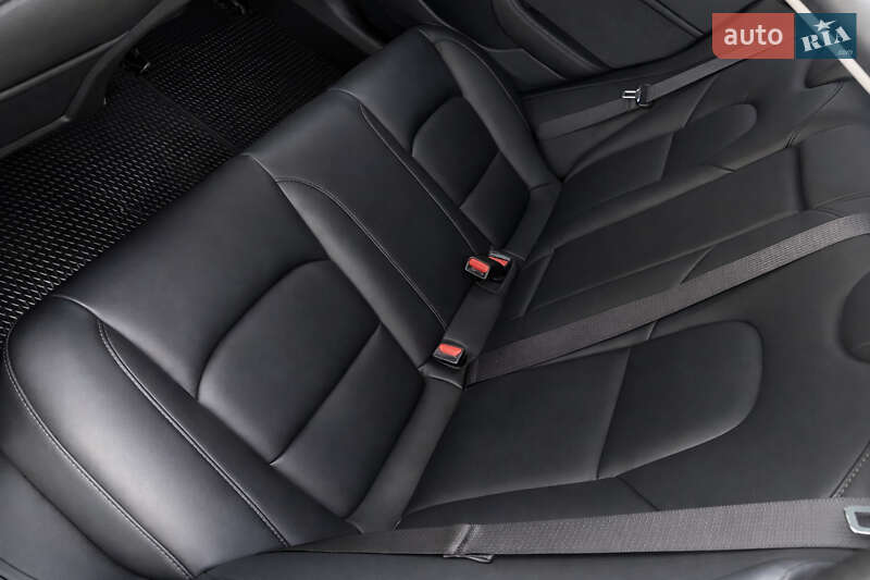 Седан Tesla Model 3 2020 в Тернополе