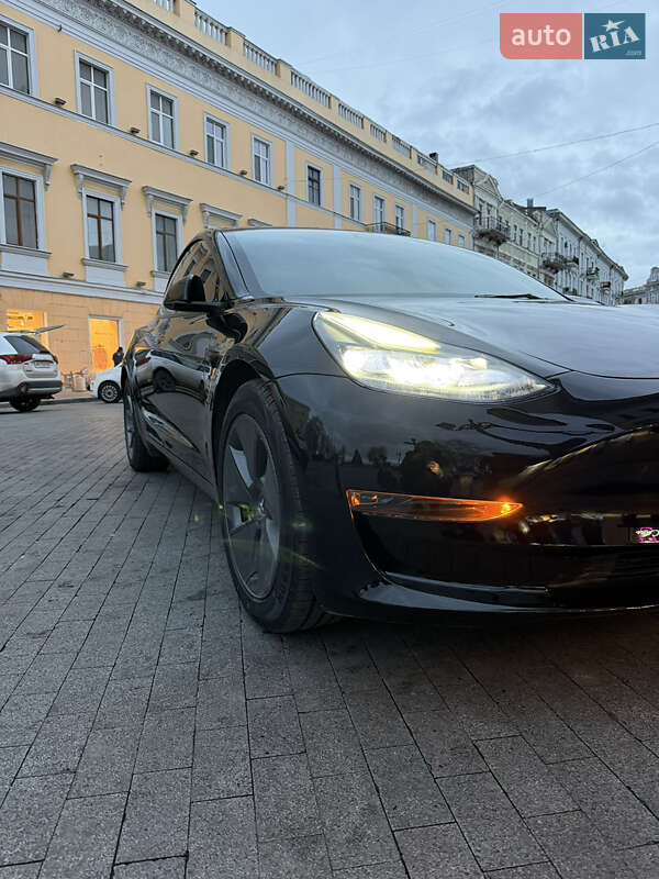 Седан Tesla Model 3 2023 в Одессе